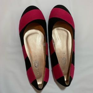 Black and pink striped flats
